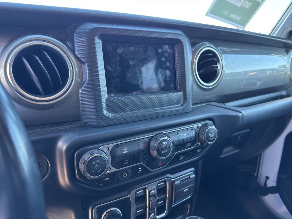 Used 2019 Jeep Wrangler Unlimited Sahara image 12