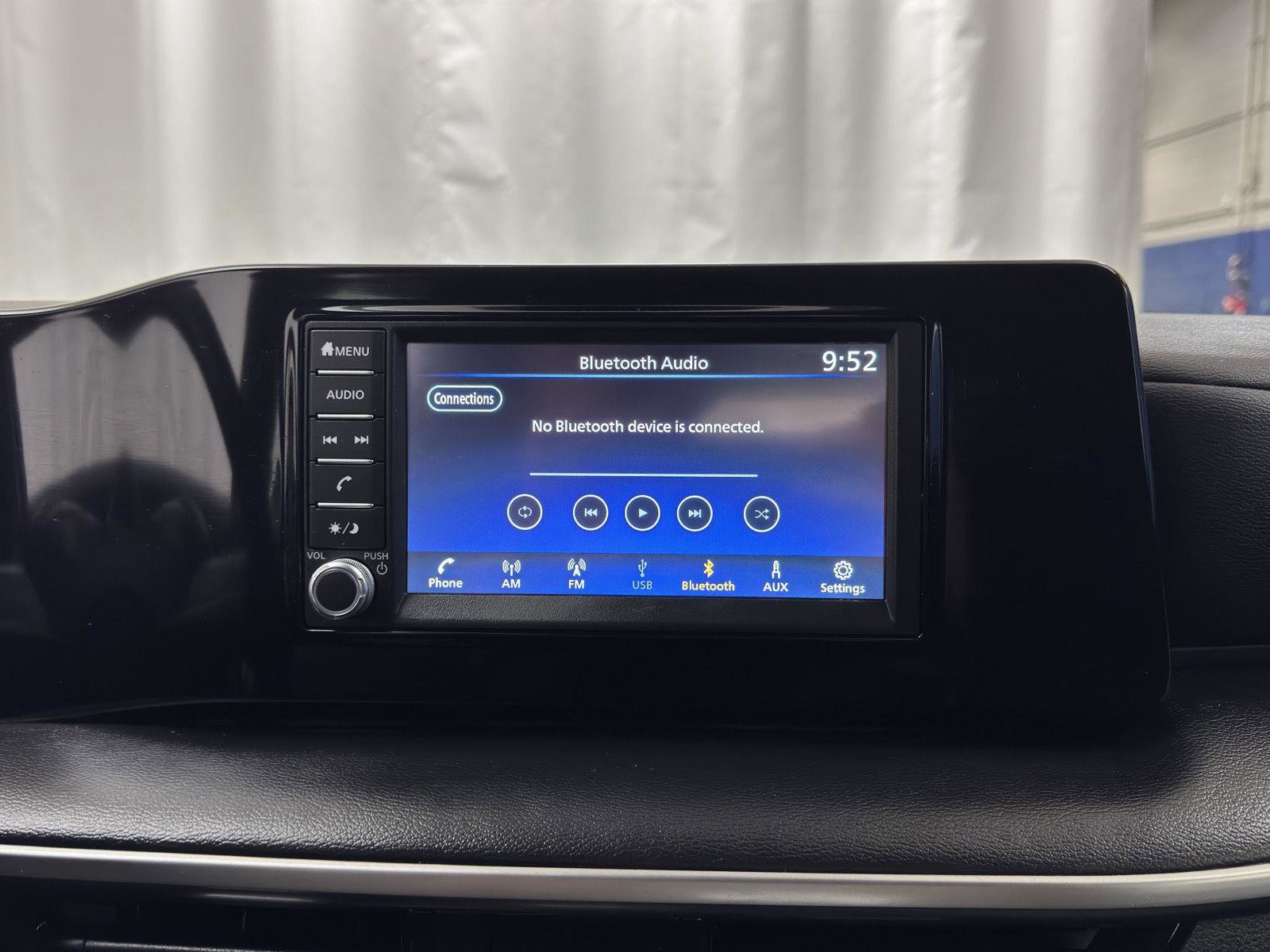 Used 2025 Nissan Kicks S AWD/4WD image 22