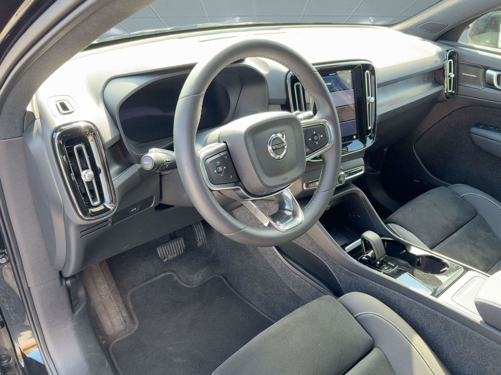 Certified 2025 Volvo EC40 Ultra image 20