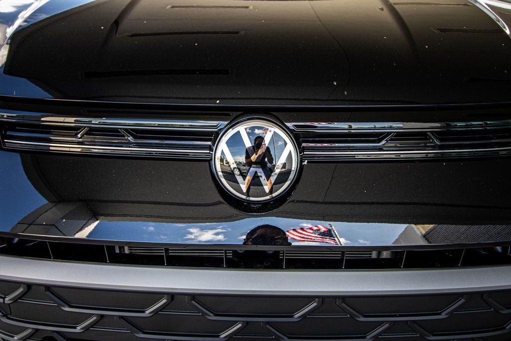 New 2026 Volkswagen Taos S image 8