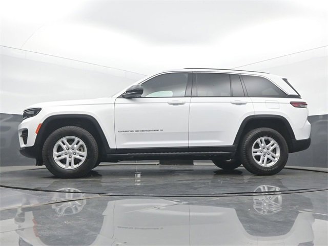 Used 2024 Jeep Grand Cherokee Laredo image 47