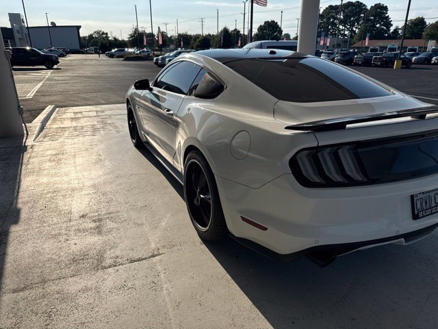 Used 2017 Ford Mustang GT Premium RWD image 4