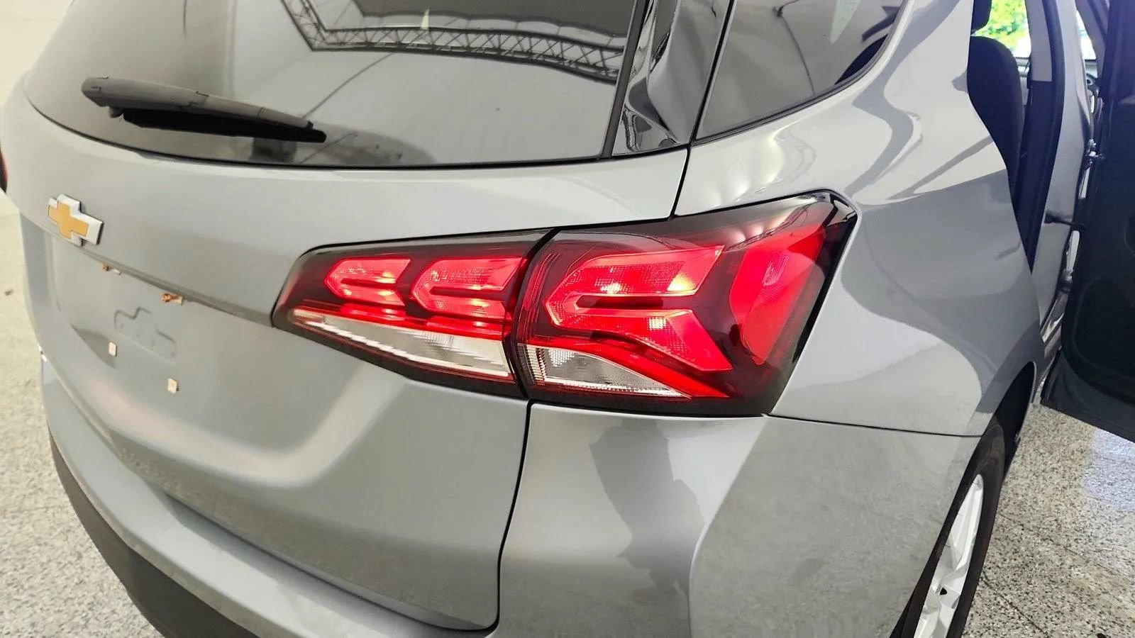 Used 2024 Chevrolet Equinox LS w/ LS Convenience Package FWD image 33