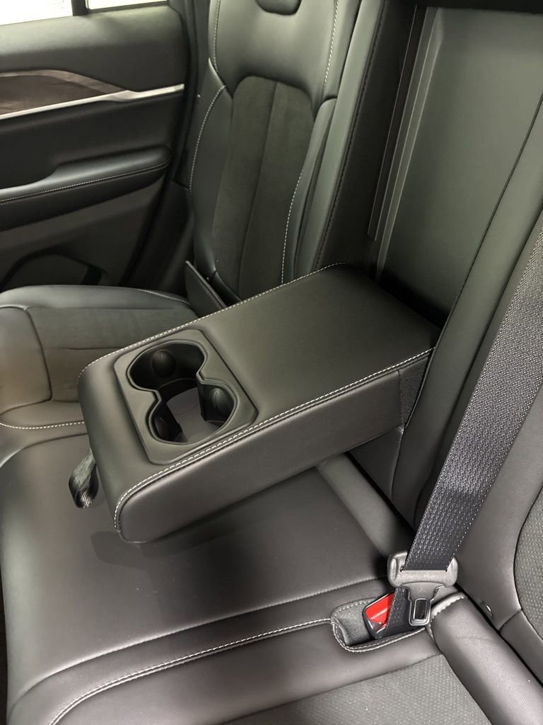 New 2026 Jeep Grand Cherokee Altitude AWD/4WD image 25