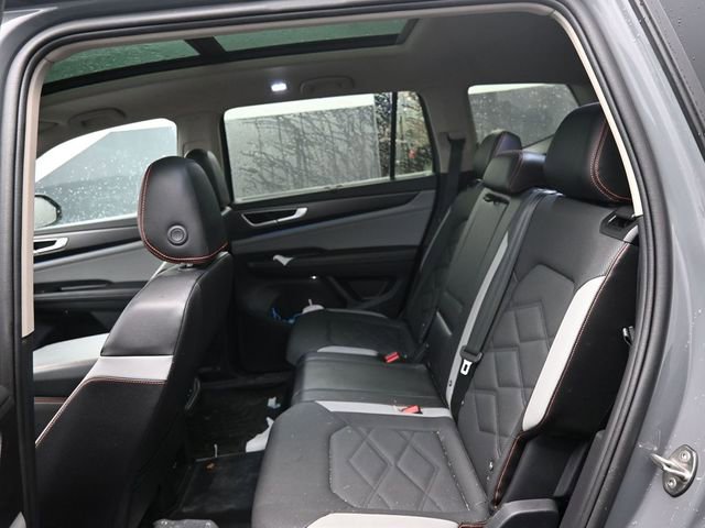 Used 2024 Volkswagen Atlas Peak Edition SEL image 29