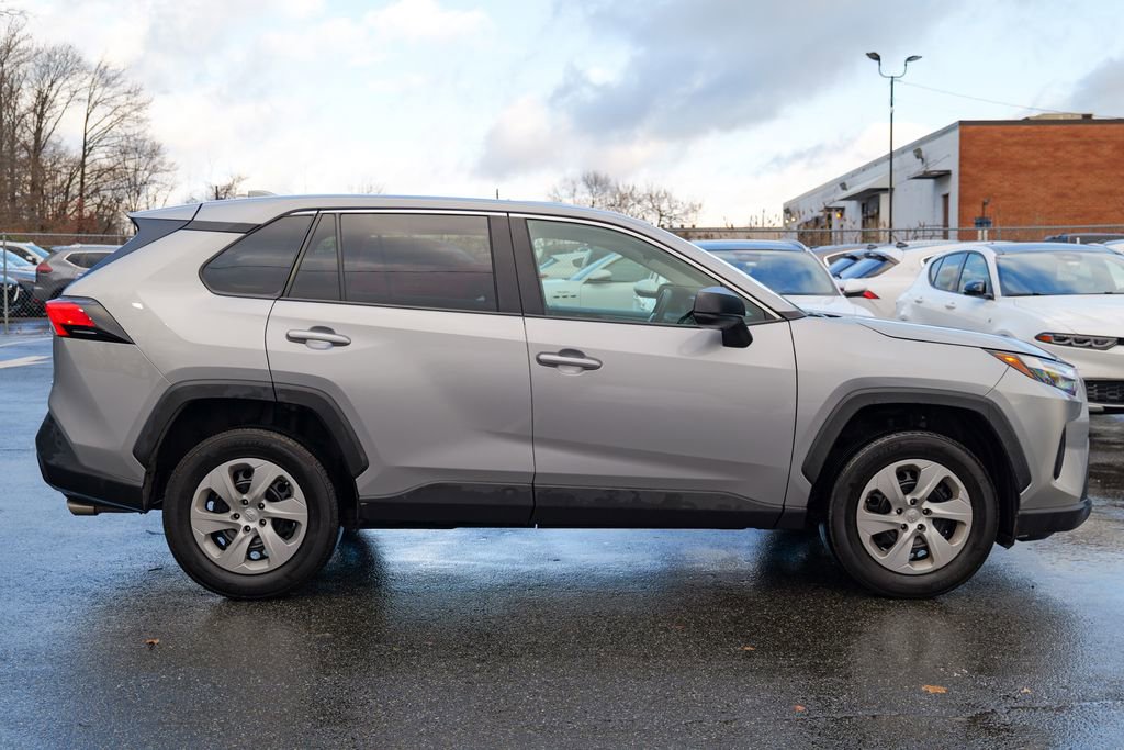 Used 2024 Toyota RAV4 LE AWD/4WD image 8