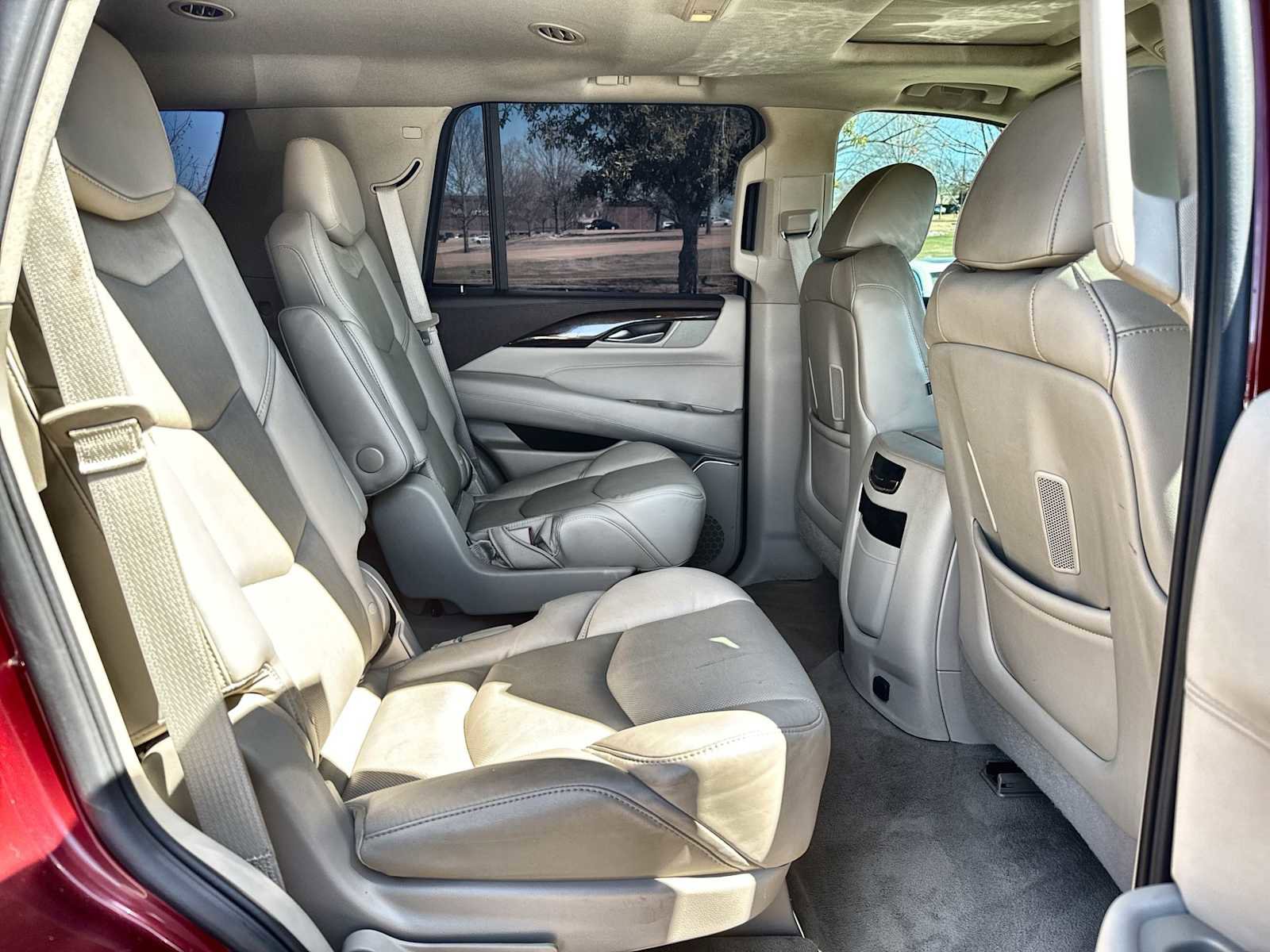 Used 2016 Cadillac Escalade Luxury image 19