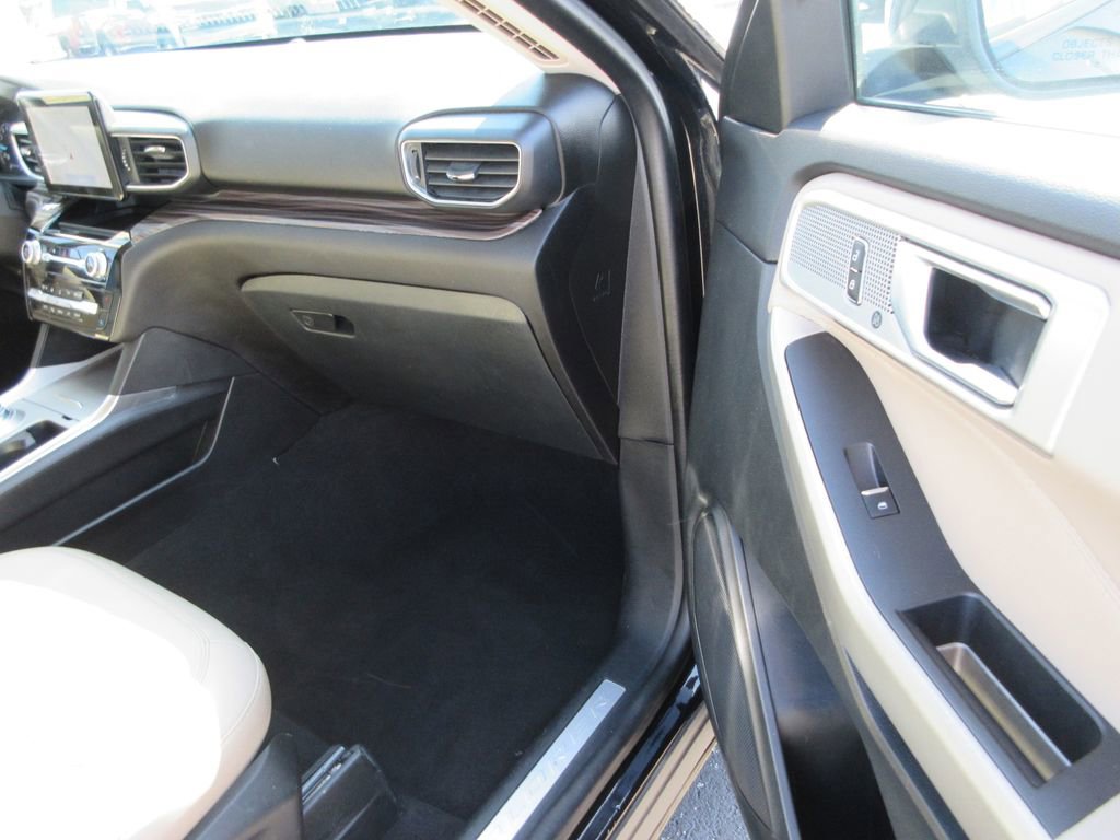 Used 2023 Ford Explorer Limited AWD/4WD image 20