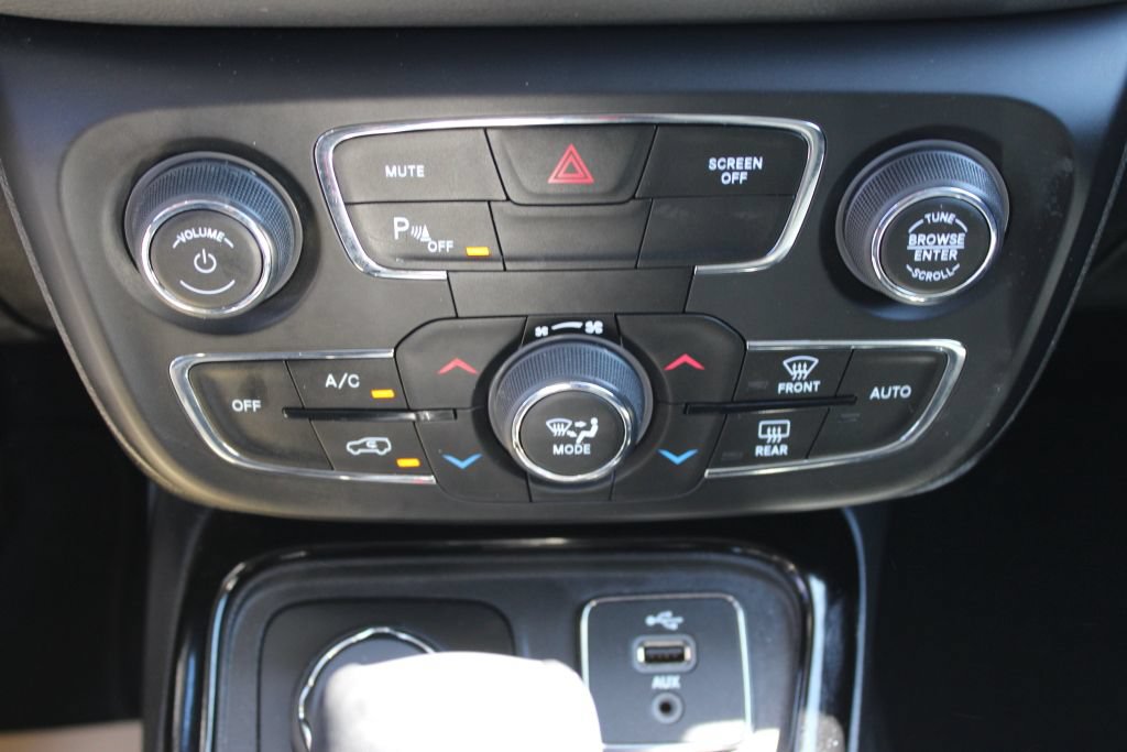 Used 2018 Jeep Compass Limited w/ Safe & Security Group AWD/4WD image 21