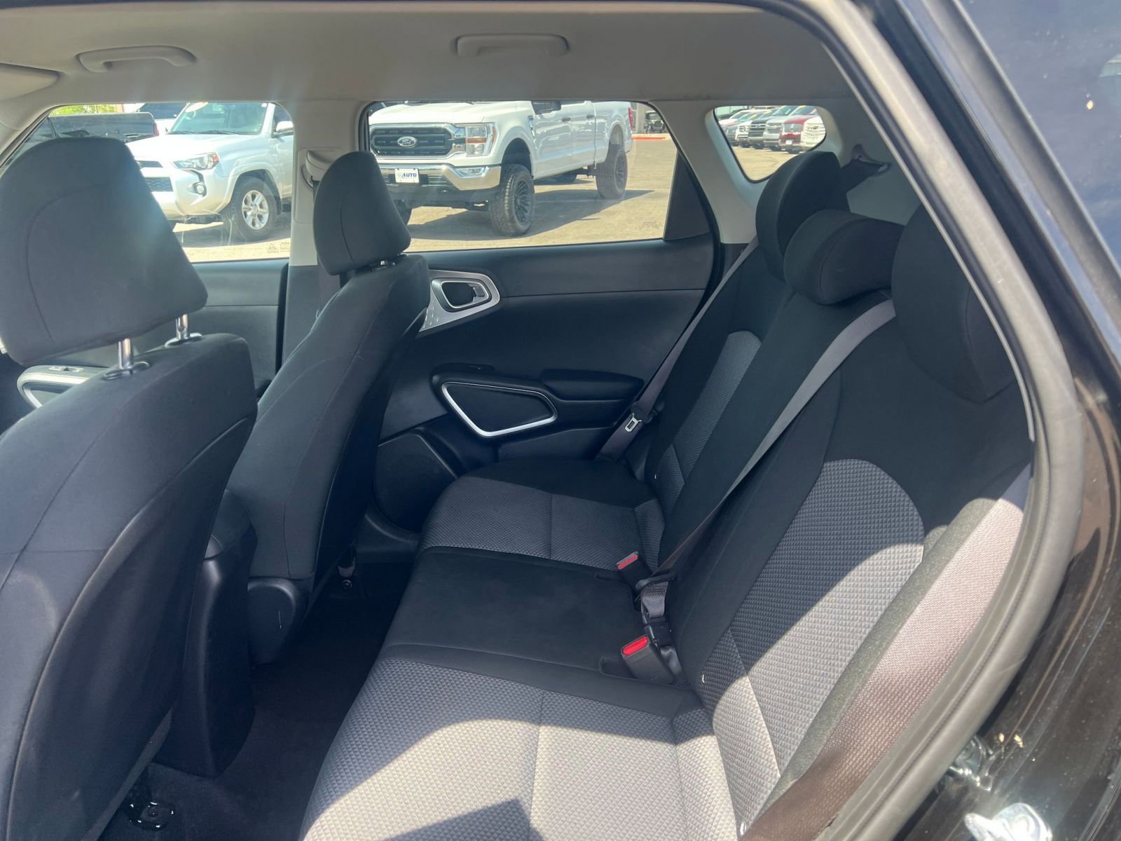 Used 2025 Kia Soul LX w/ LX Technology Package FWD image 25