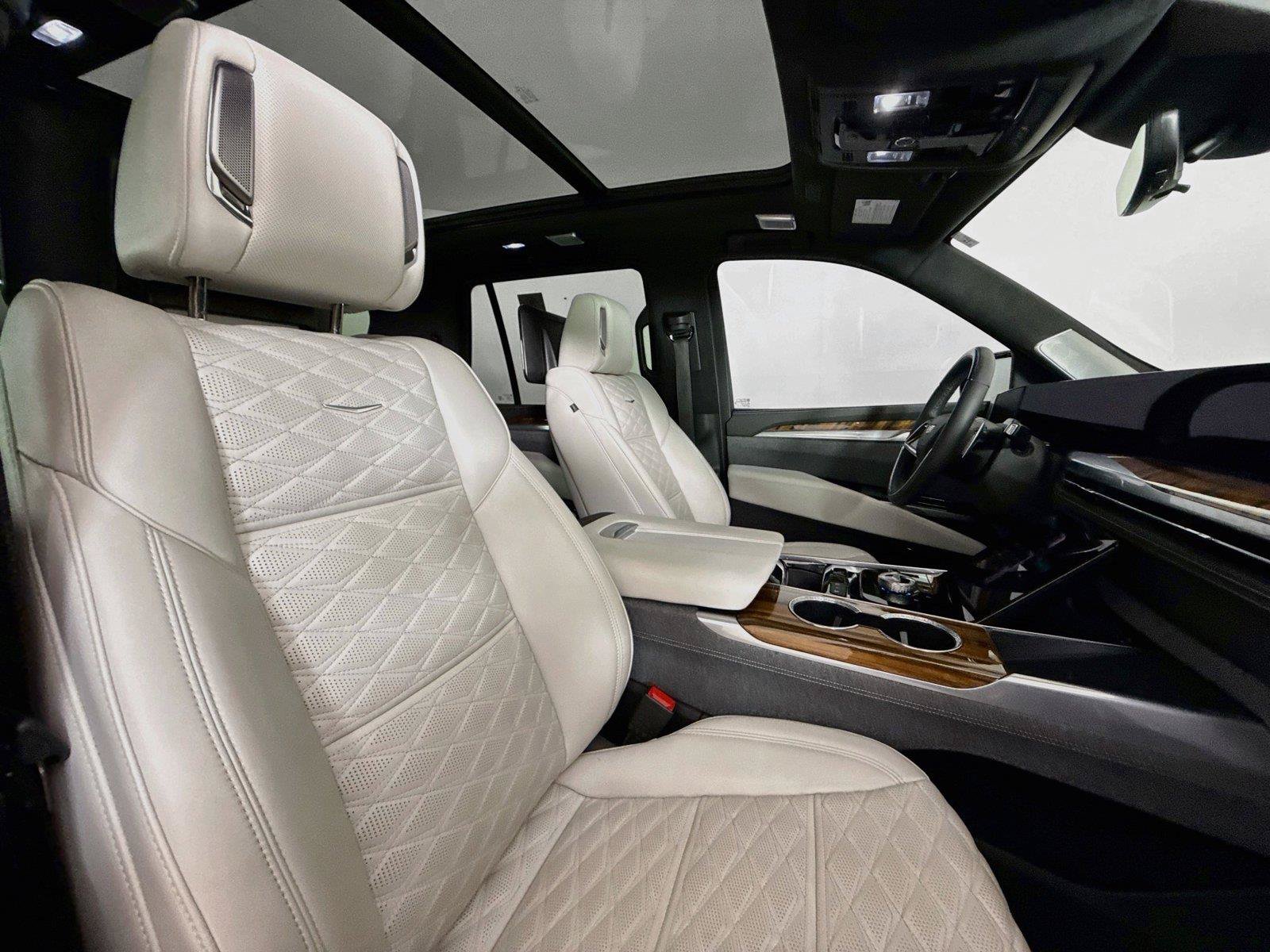 Used 2025 Cadillac Escalade Sport Platinum w/ LPO, ONYX Package AWD/4WD image 57
