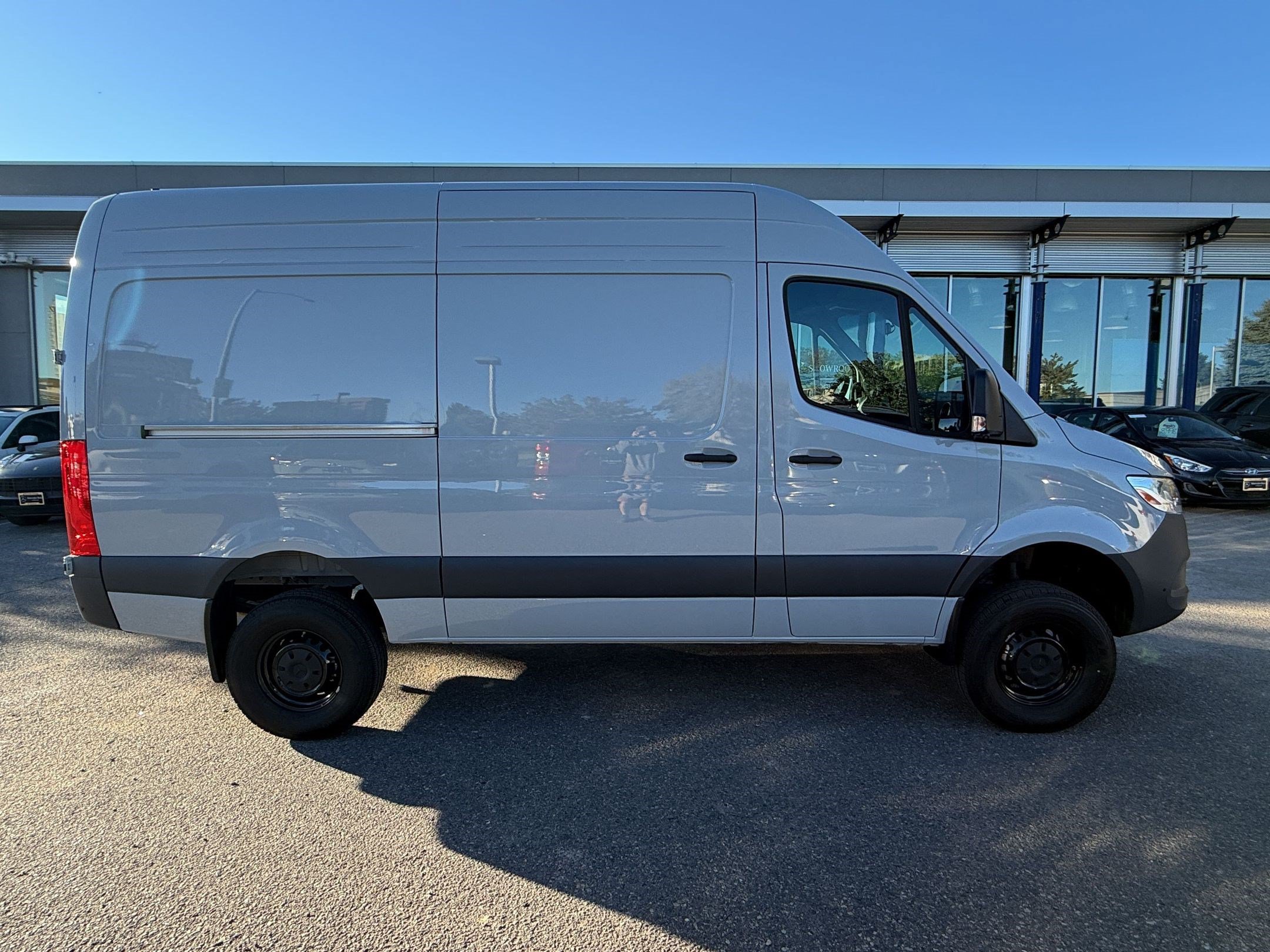 Used 2025 Mercedes-Benz Sprinter 2500 image 8