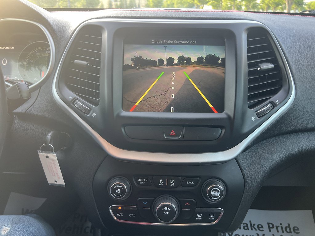 Used 2016 Jeep Cherokee Trailhawk w/ Cold Weather Group AWD/4WD image 21