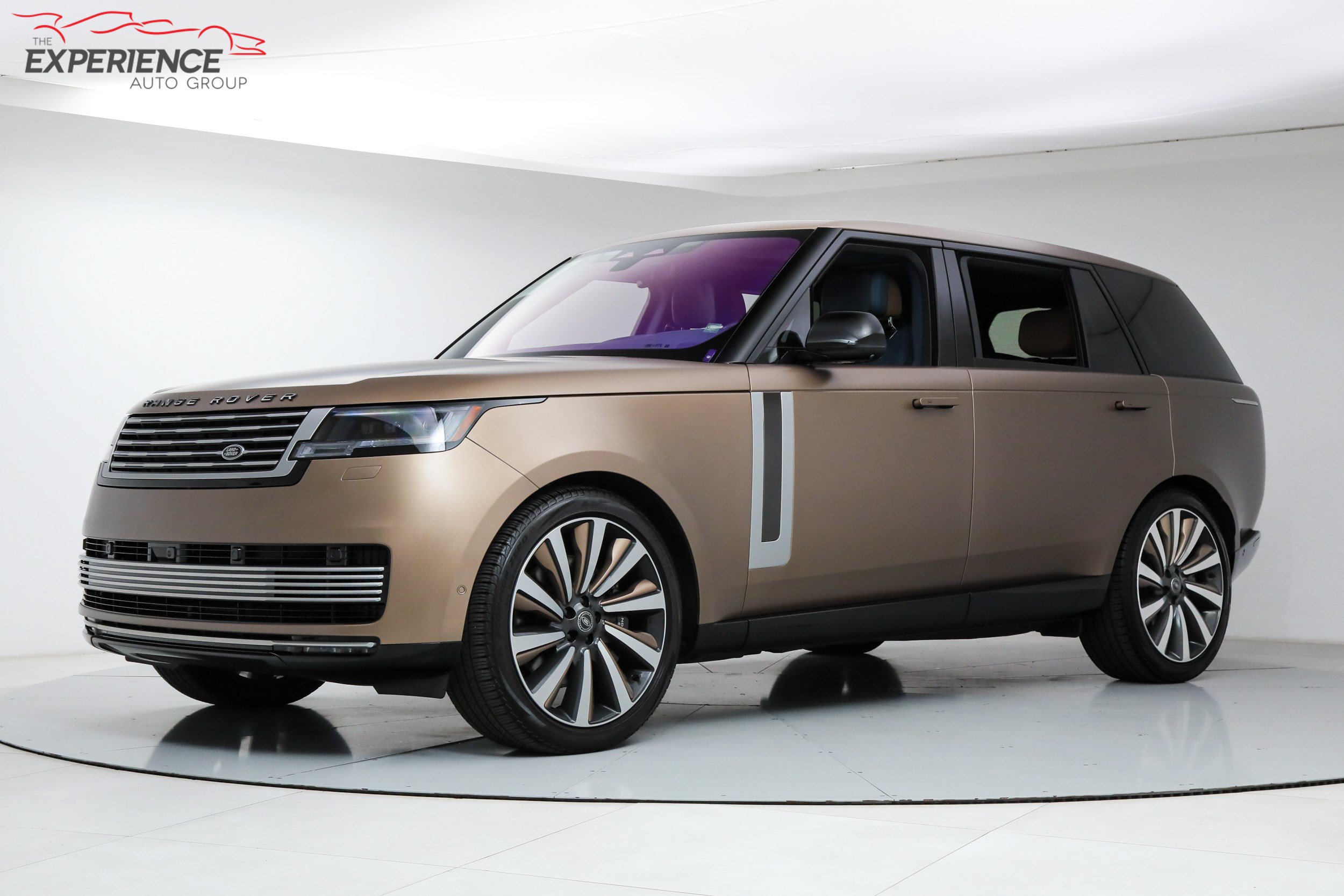 Used 2023 Land Rover Range Rover SV AWD/4WD image 1