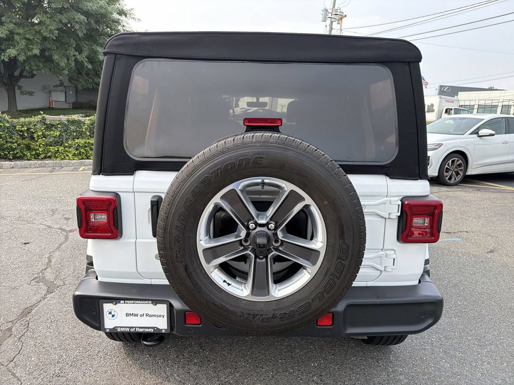 Used 2018 Jeep Wrangler Unlimited Sahara AWD/4WD image 13