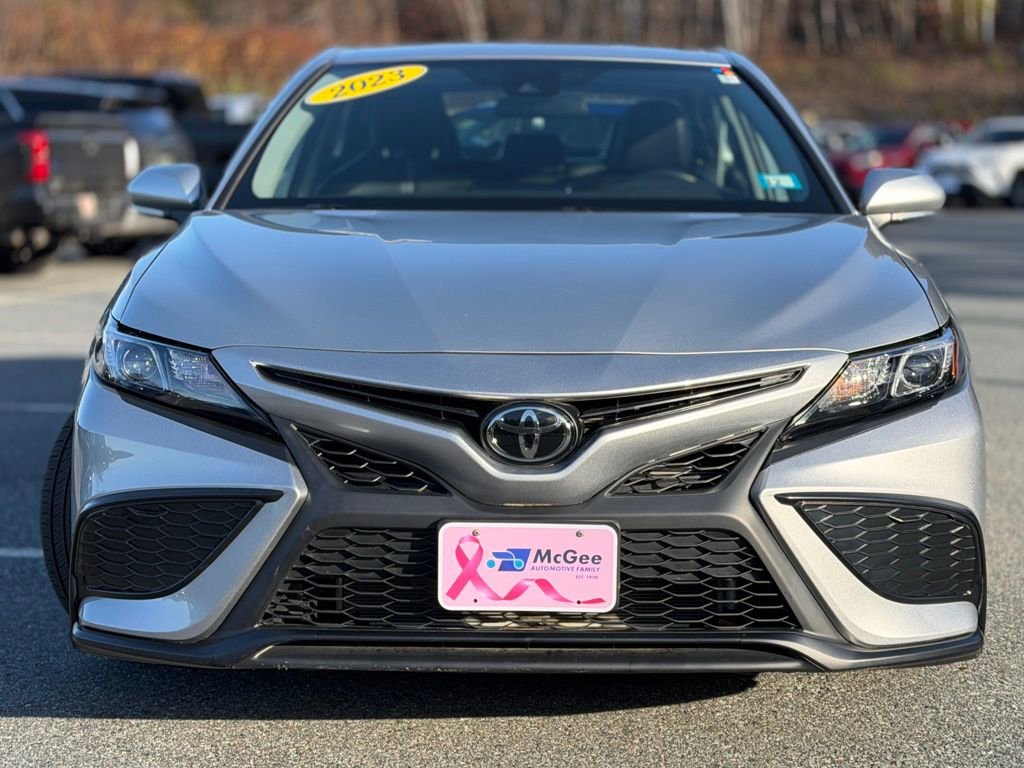 Used 2023 Toyota Camry SE image 2