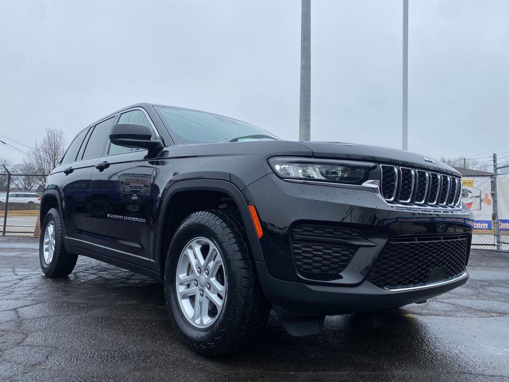 Used 2023 Jeep Grand Cherokee Laredo image 29