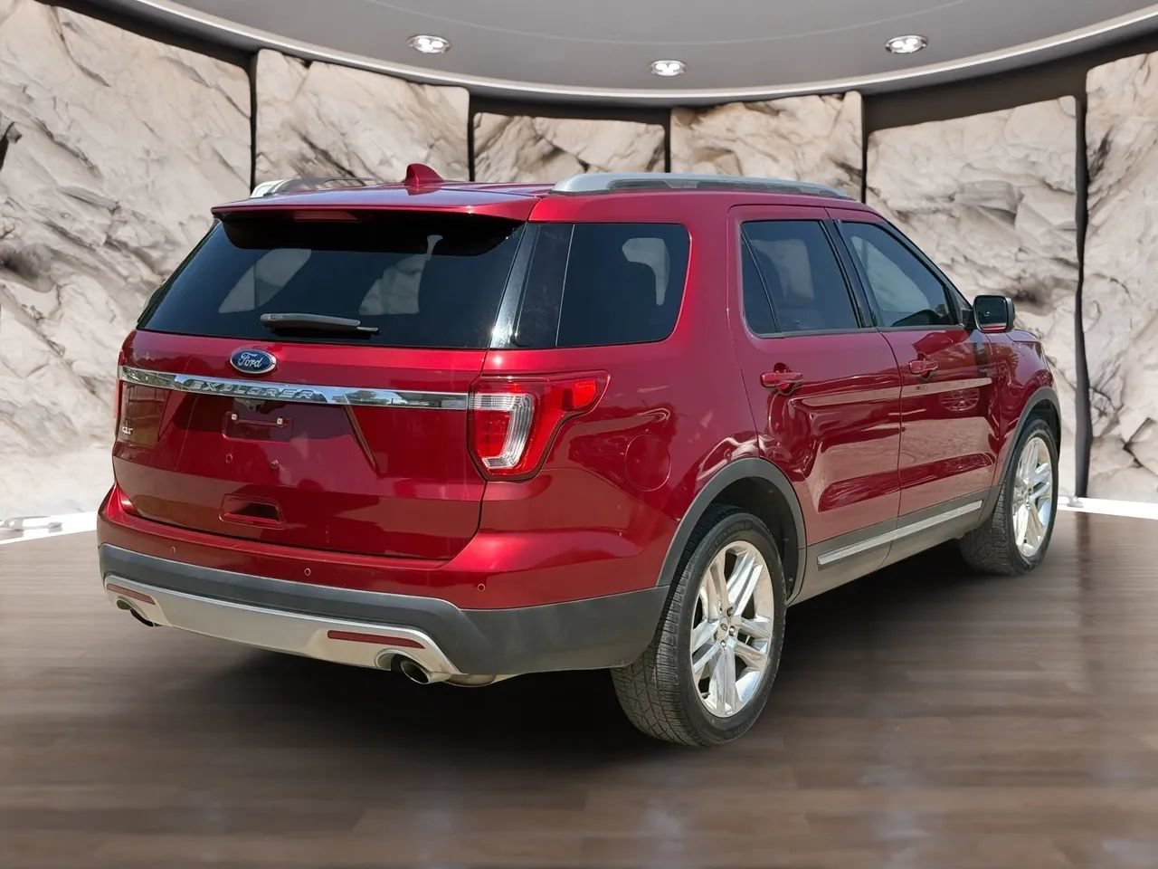 Used 2017 Ford Explorer XLT w/ Equipment Group 202A FWD image 6