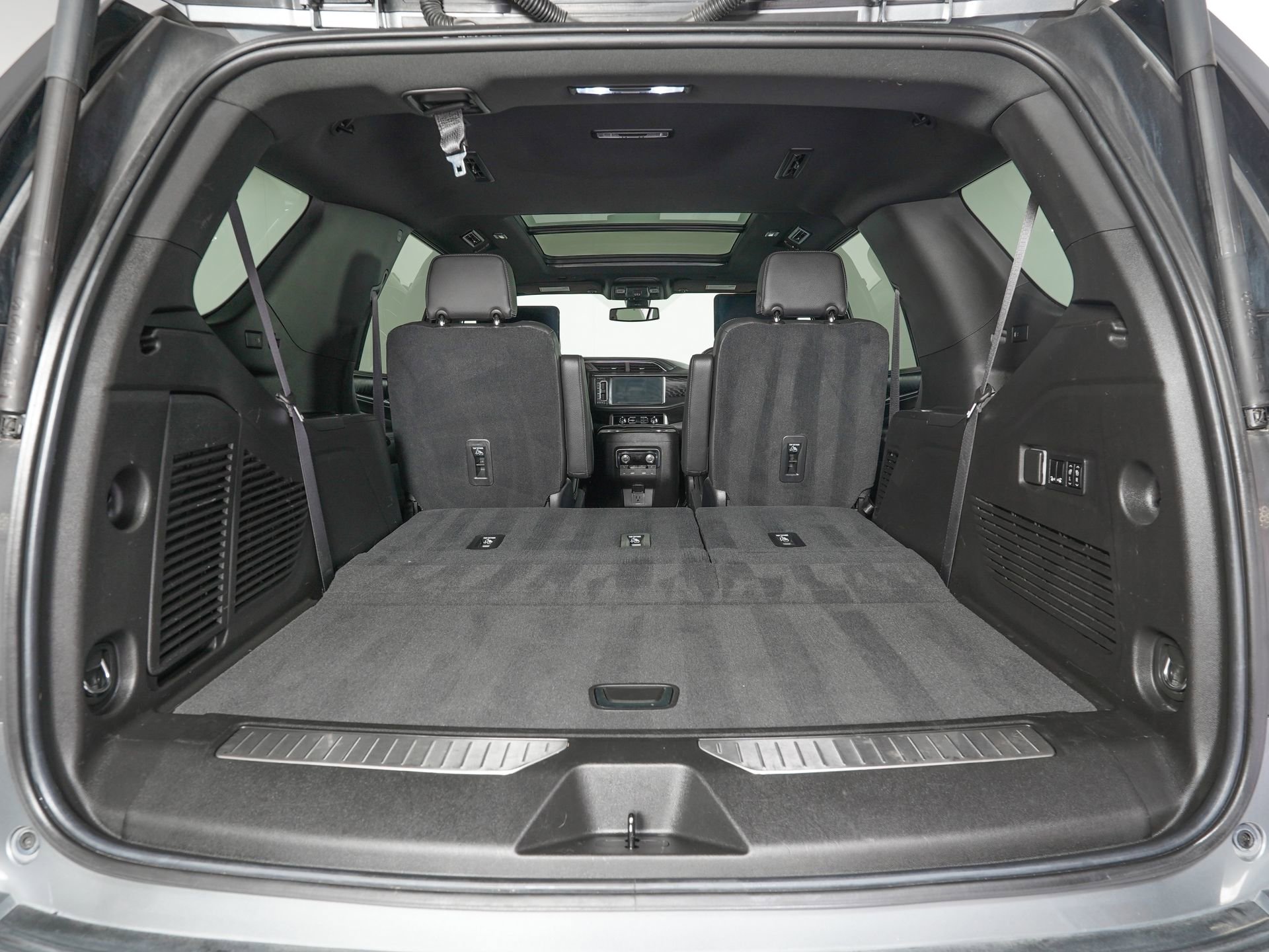 Used 2021 GMC Yukon Denali w/ LPO, Illumination Package image 14