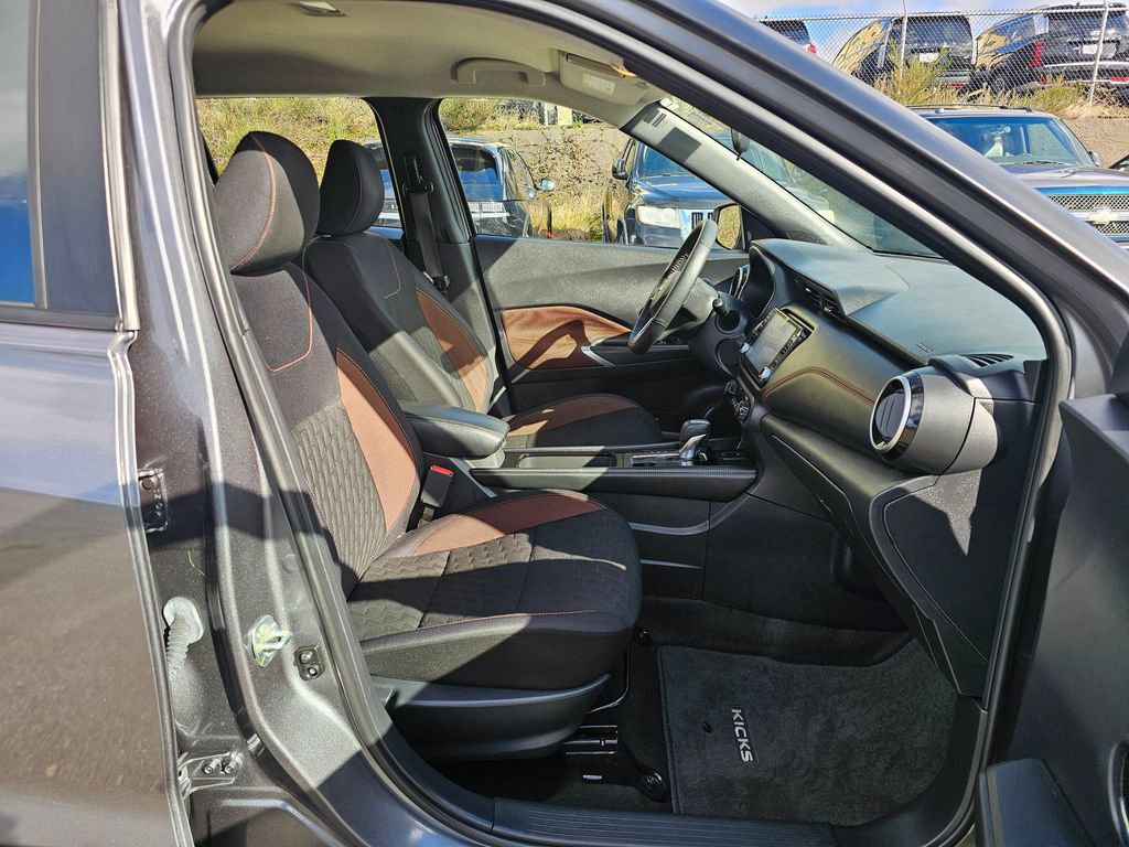 Used 2022 Nissan Kicks SR FWD image 11