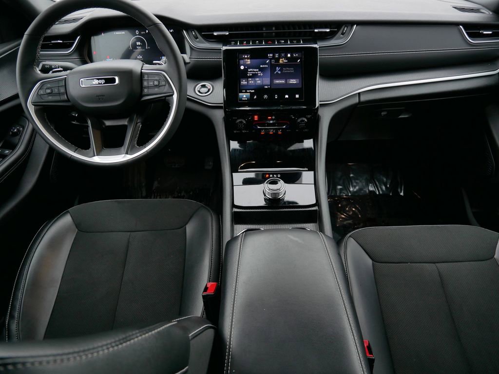 Used 2024 Jeep Grand Cherokee Altitude image 15