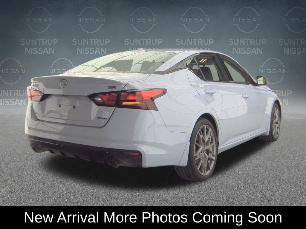 Used 2024 Nissan Altima 2.0 SR image 3