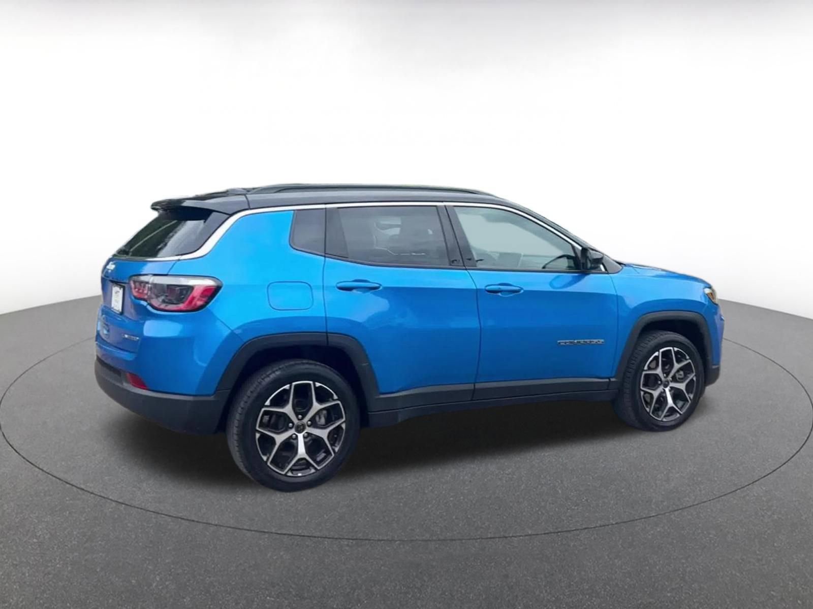 Used 2025 Jeep Compass Limited AWD/4WD image 15