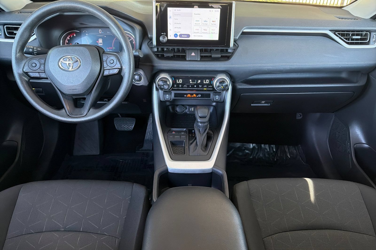 Used 2025 Toyota RAV4 XLE FWD image 16