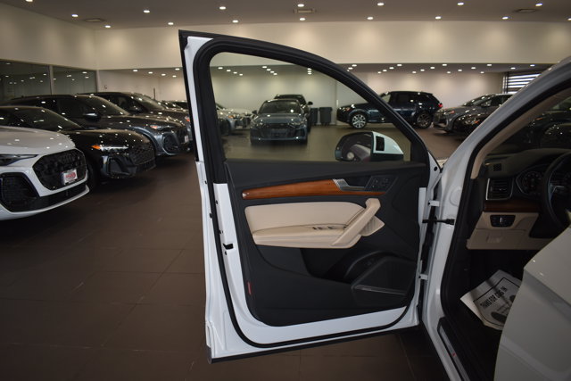 Used 2023 Audi Q5 2.0T Premium Plus w/ Premium Plus Package AWD/4WD image 9