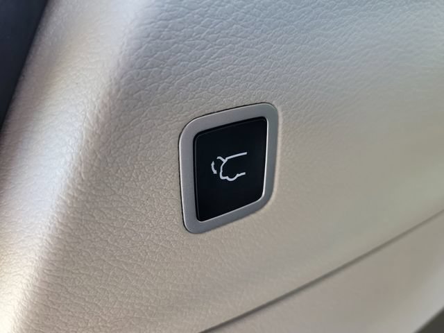 Used 2021 Chrysler Pacifica Touring FWD image 8