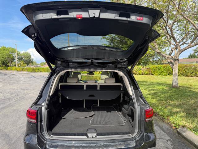 Used 2021 Mercedes-Benz GLB 250 w/ Premium Package image 17