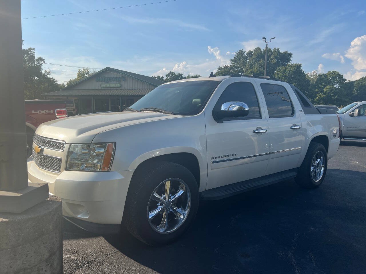 Used 2011 Chevrolet Avalanche LTZ RWD image 8