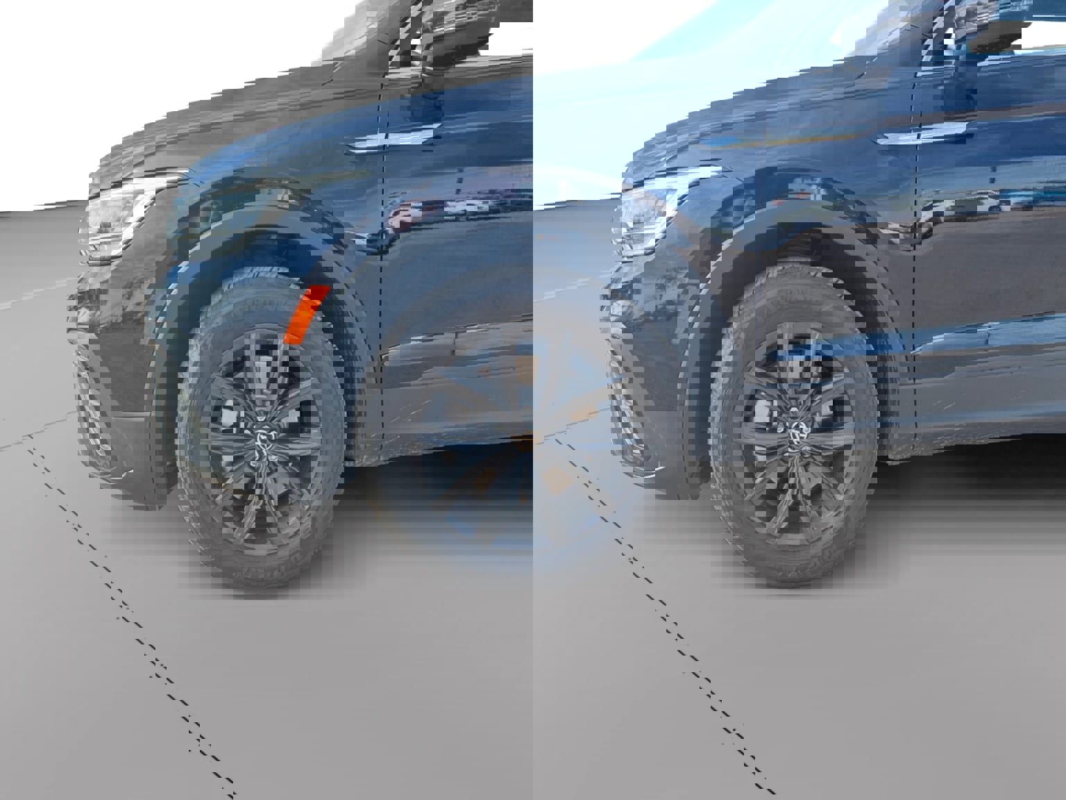 Used 2024 Volkswagen Tiguan SE image 9