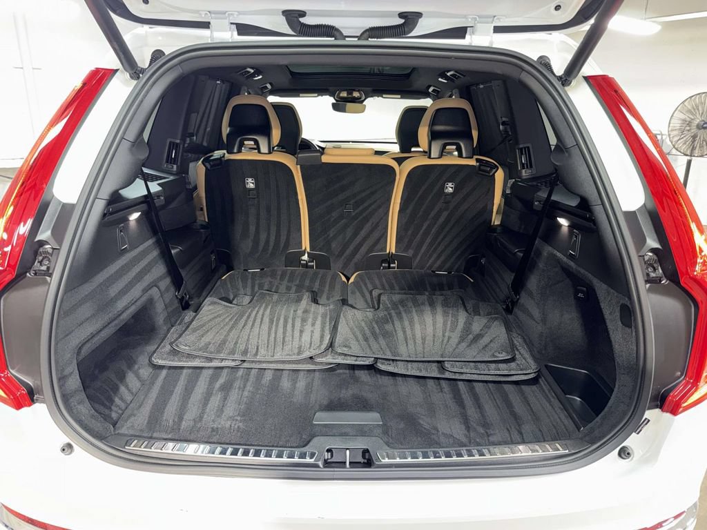 Used 2025 Volvo XC90 B6 Ultra AWD/4WD image 17