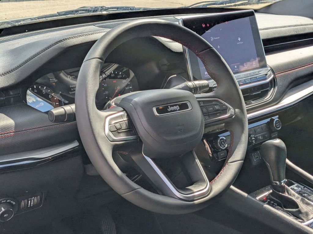 Used 2025 Jeep Compass Trailhawk image 11