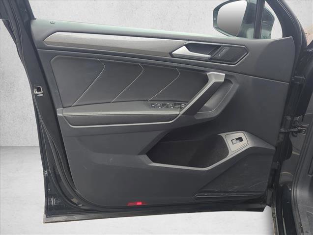 Used 2024 Volkswagen Tiguan SE image 10