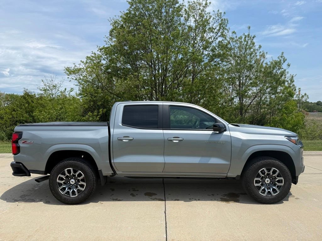 Used 2024 Chevrolet Colorado Z71 w/ Z71 Convenience Package 2 AWD/4WD image 2