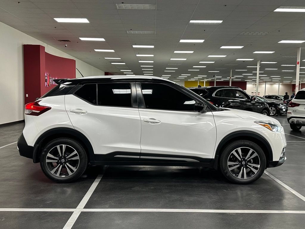 Used 2020 Nissan Kicks SR w/ SR Premium Package FWD image 8
