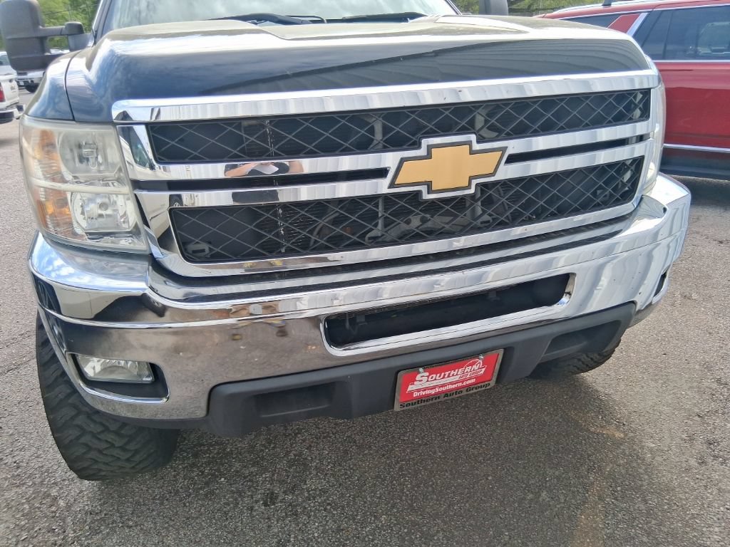 Used 2013 Chevrolet Silverado 2500 LTZ w/ LTZ Plus Package AWD/4WD image 18