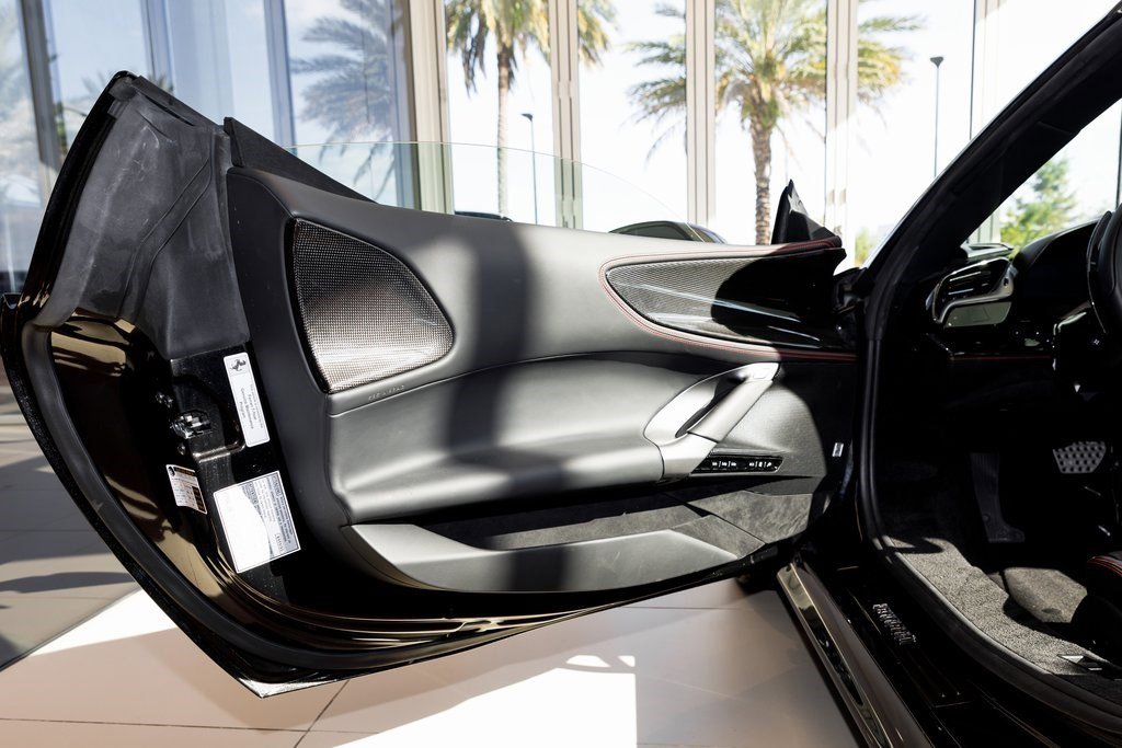 Used 2022 Ferrari SF90 Spider image 18