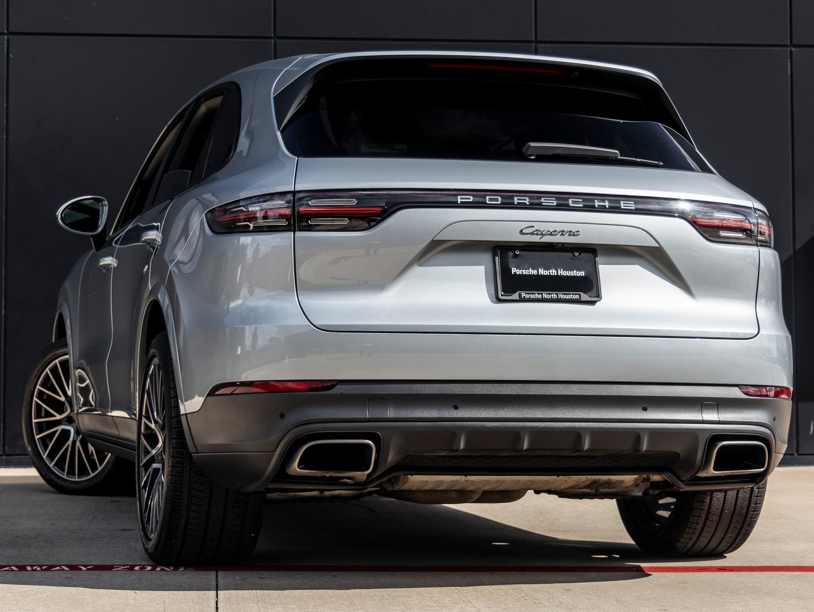Used 2021 Porsche Cayenne AWD/4WD image 3
