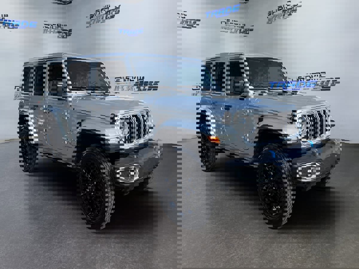 Used 2024 Jeep Wrangler Sahara image 3