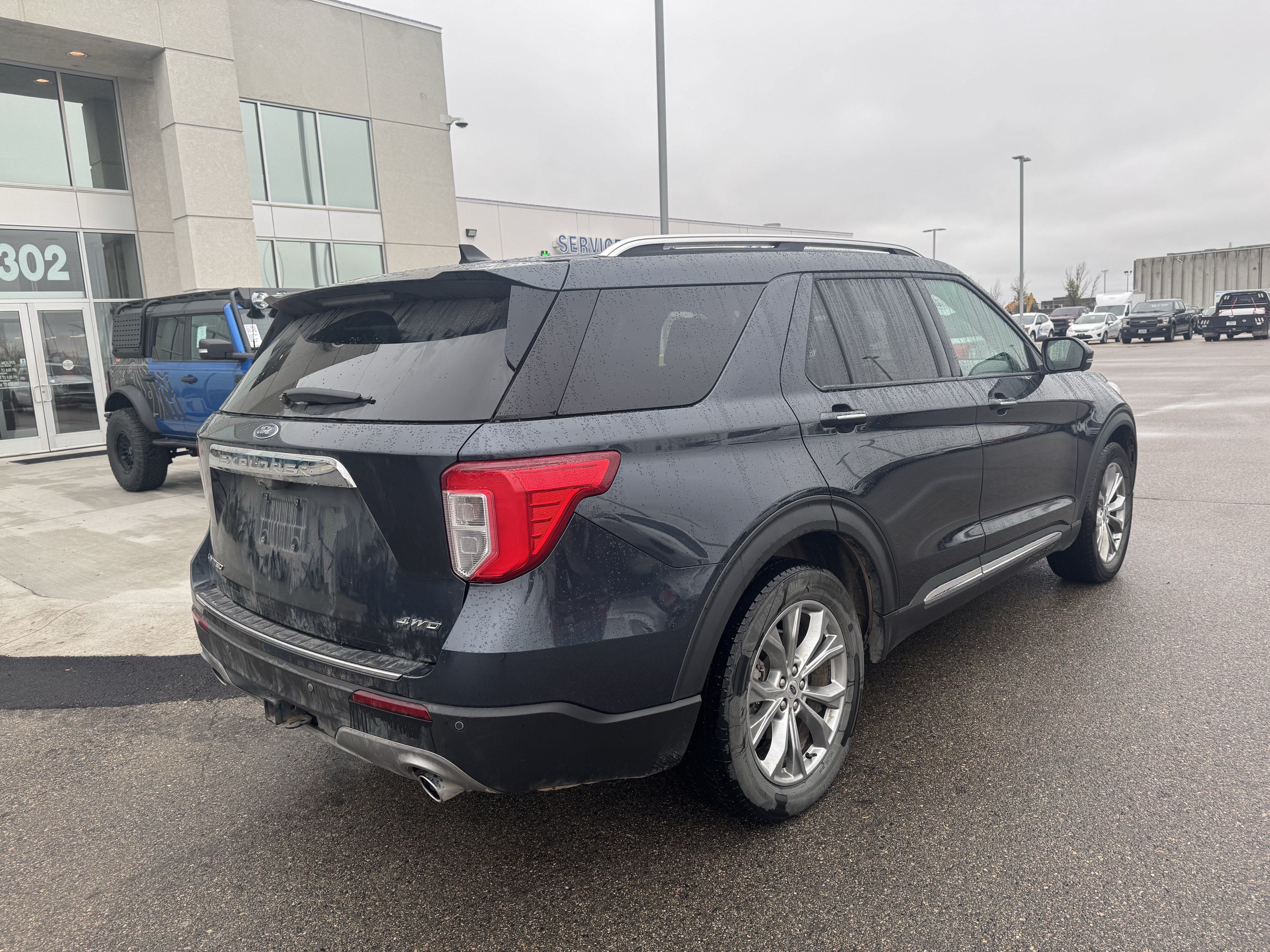 Used 2022 Ford Explorer Limited w/ Equipment Group 301A AWD/4WD image 5