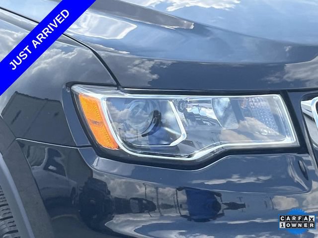 Used 2021 Jeep Grand Cherokee Laredo w/ Security & Convenience Group AWD/4WD image 10