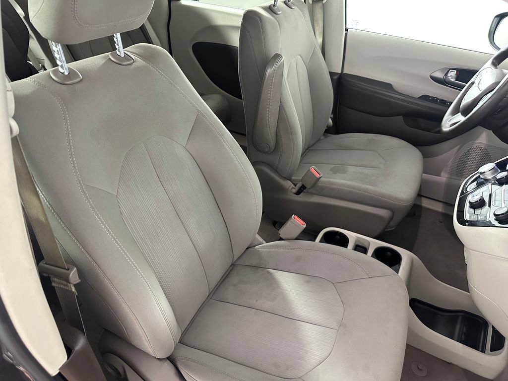 Used 2017 Chrysler Pacifica LX FWD image 27