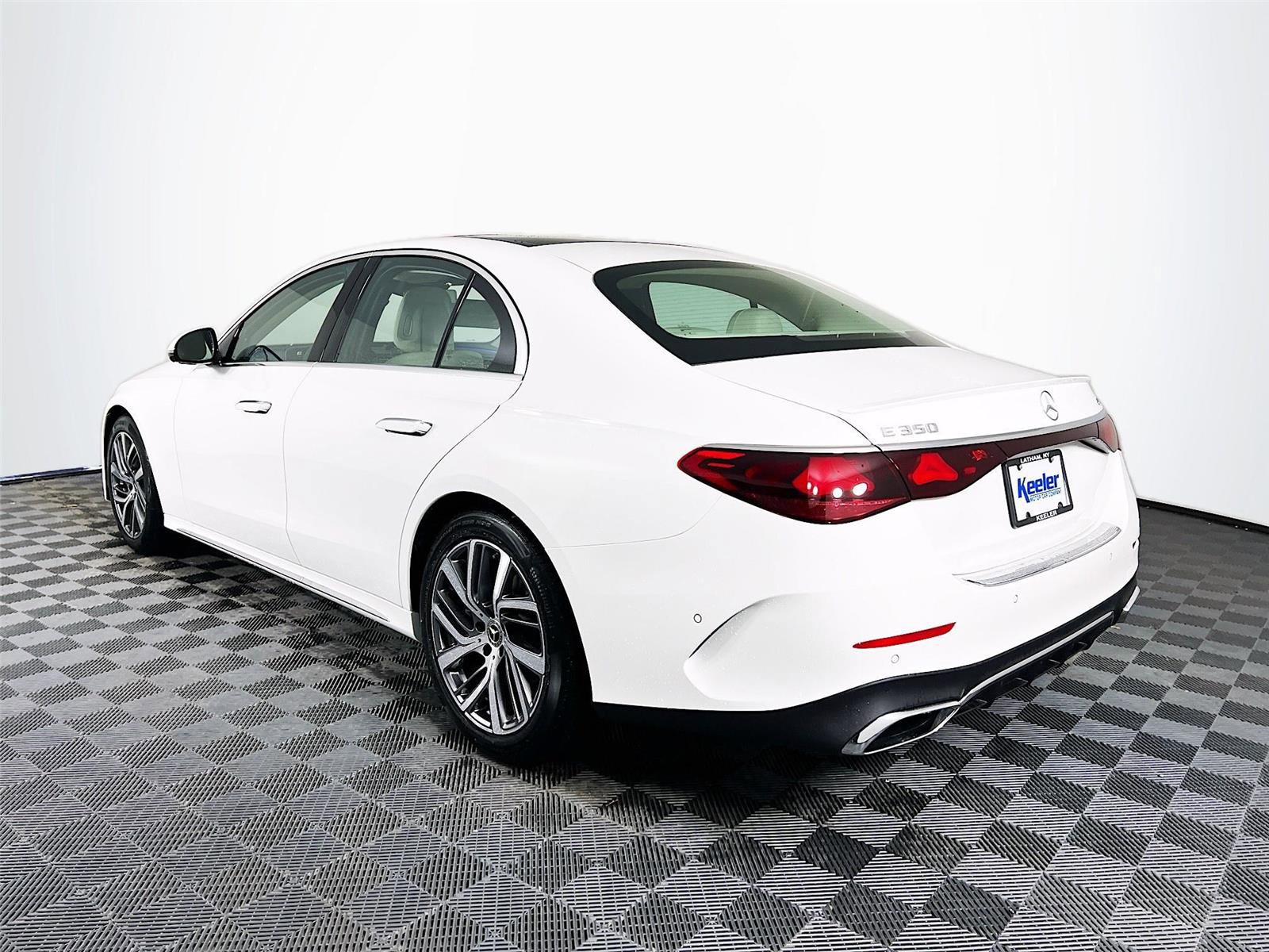 New 2026 Mercedes-Benz E 350 4MATIC Sedan image 4