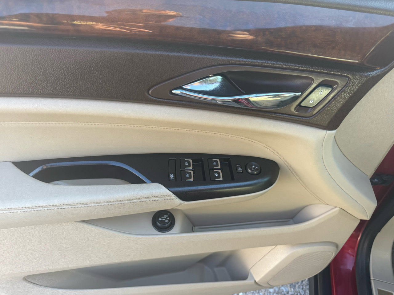 Used 2015 Cadillac SRX Luxury w/ Driver Awareness Package image 31