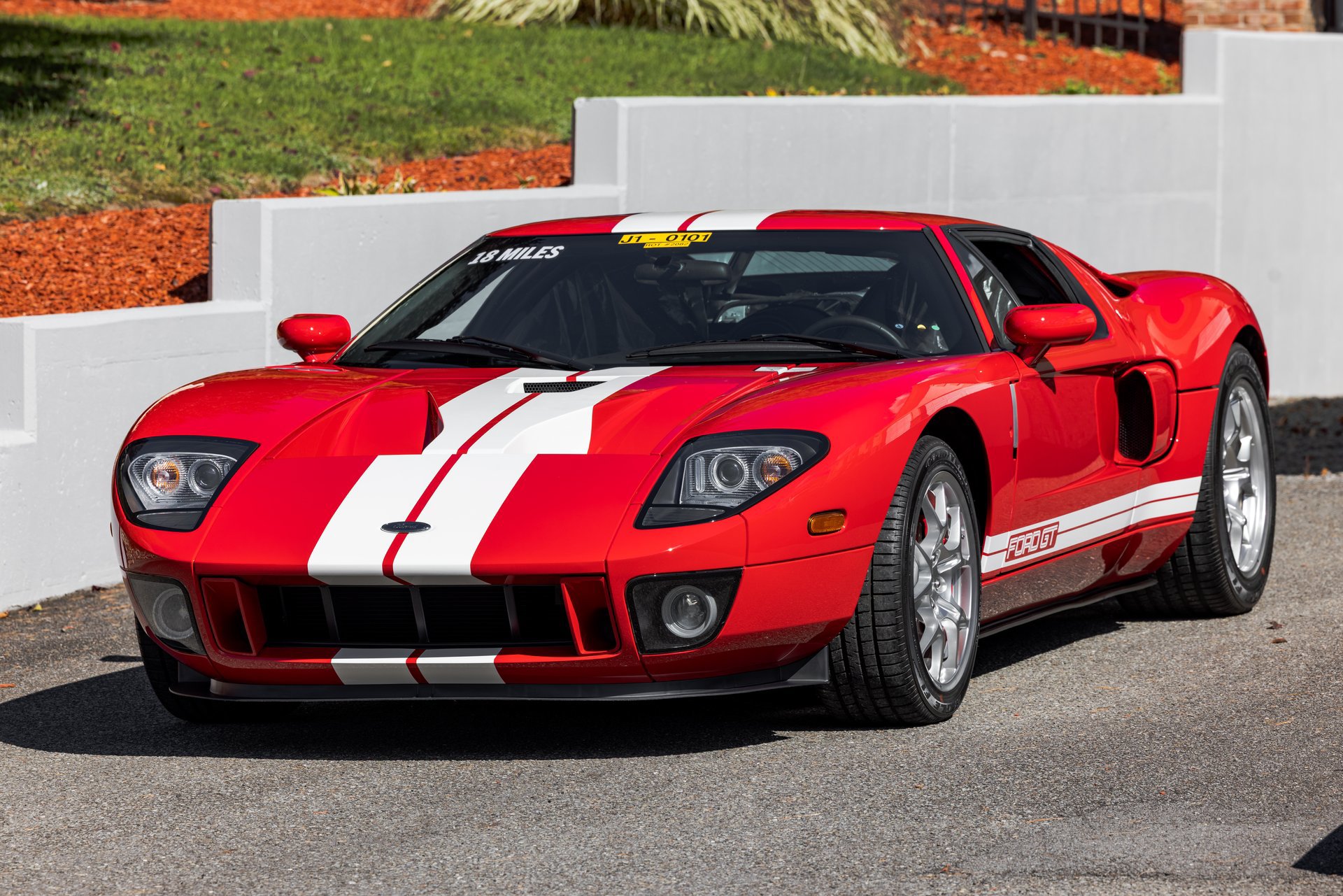 Used 2006 Ford GT RWD image 25