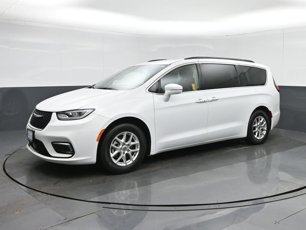 Used 2022 Chrysler Pacifica Touring-L image 3