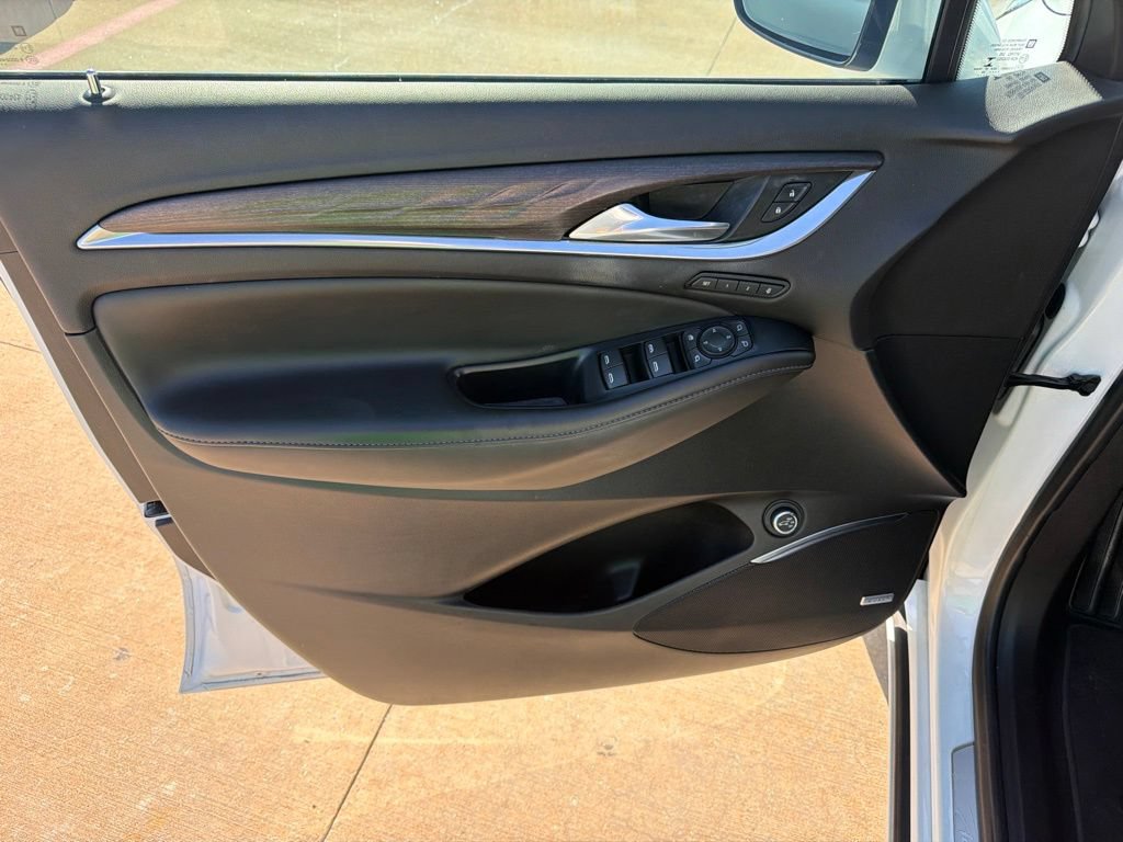 Used 2022 Buick Enclave Avenir w/ Avenir Technology Package FWD image 13